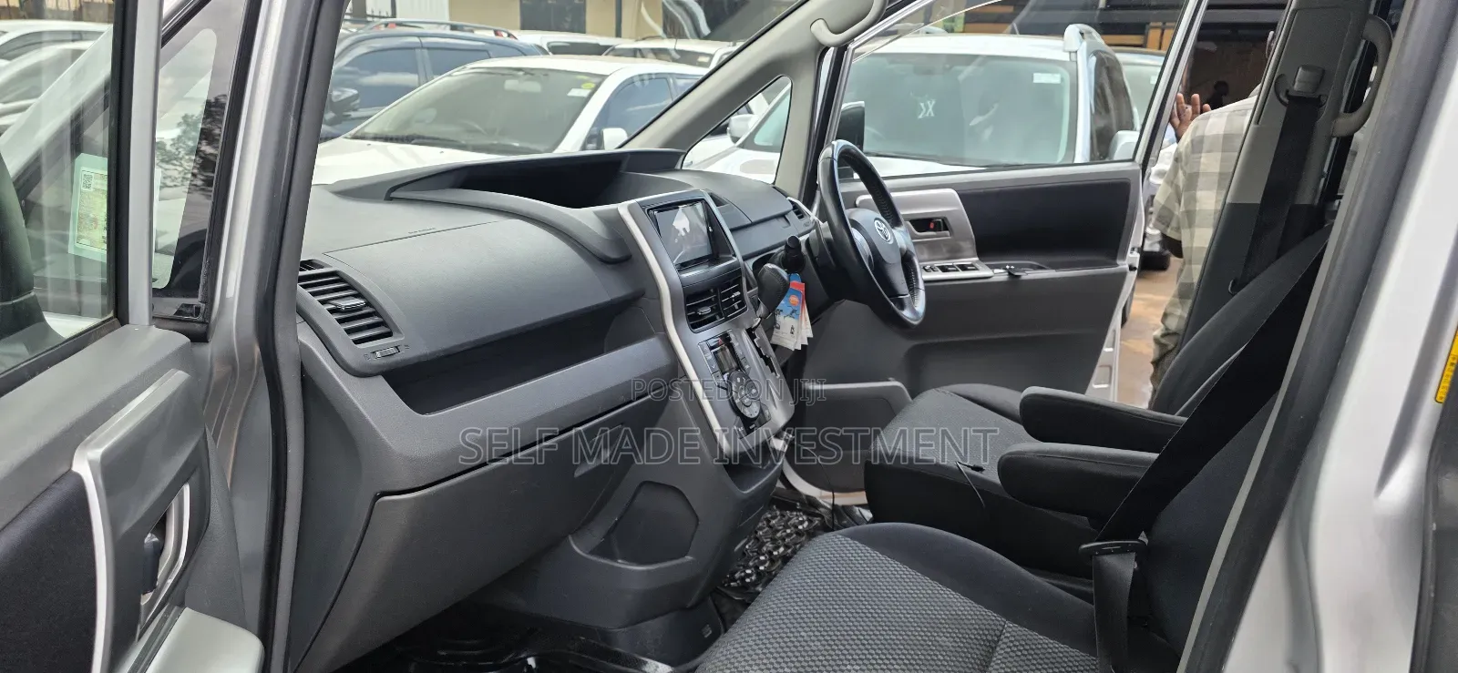 Toyota Noah 2010 Silver
