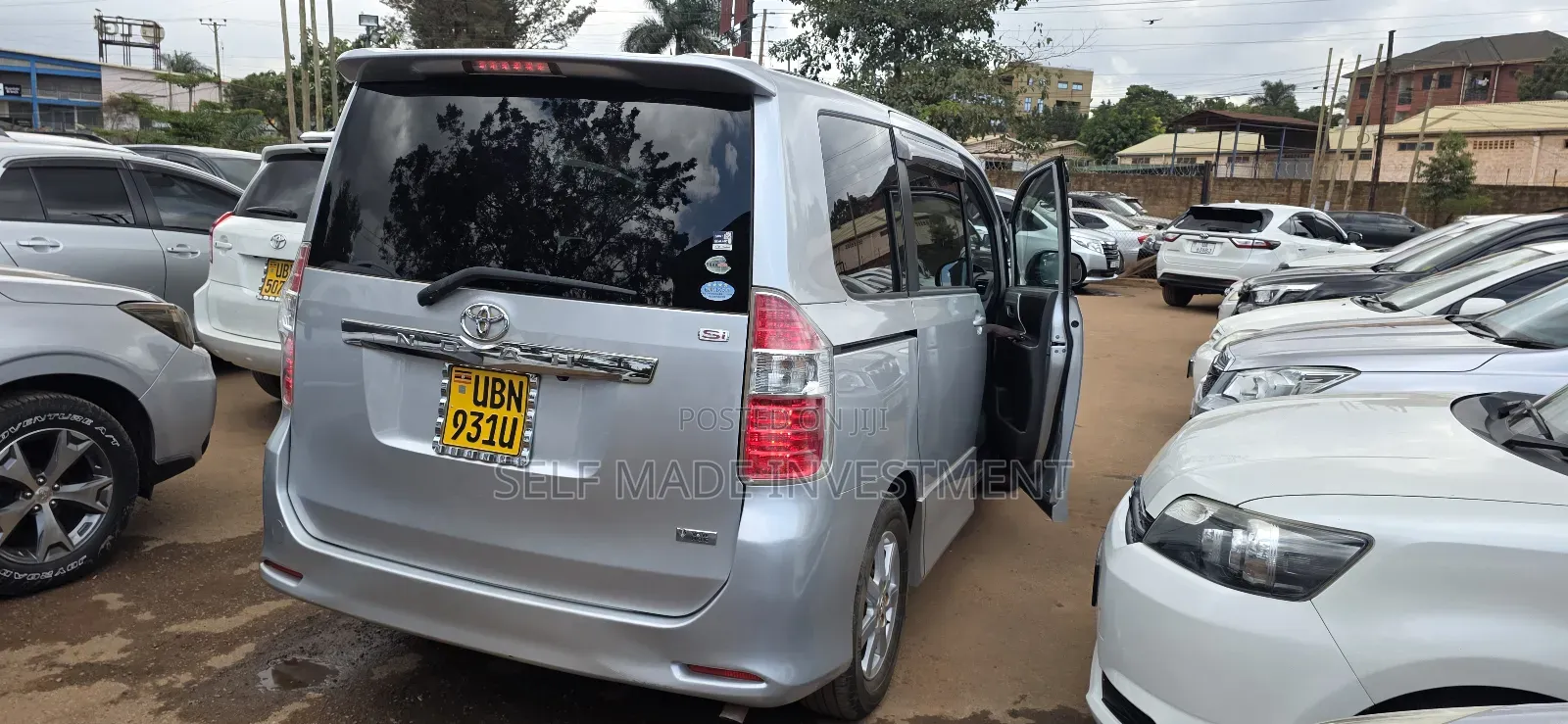 Toyota Noah 2010 Silver