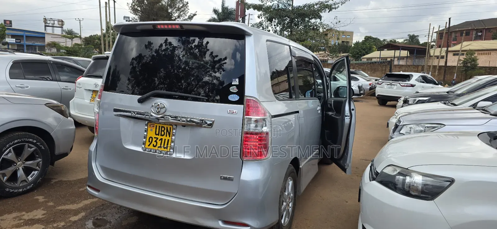 Toyota Noah 2010 Silver