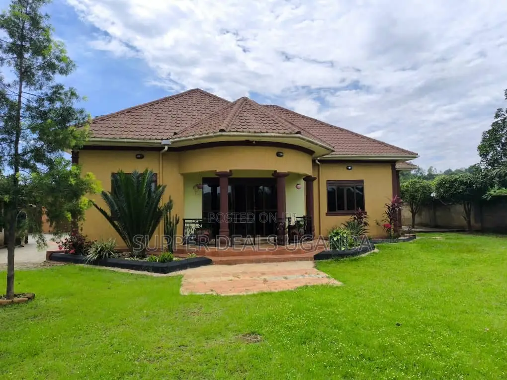 3bdrm Bungalow in Buwate, Nakawa for rent