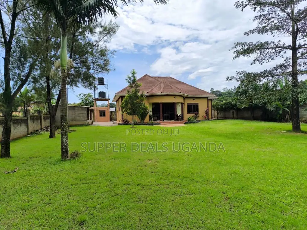 3bdrm Bungalow in Buwate, Nakawa for rent