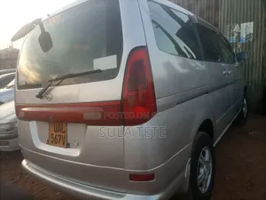 Nissan Serena 2000 Silver