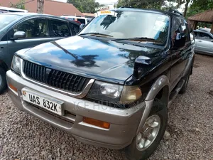 Mitsubishi Challenger 2000 Black