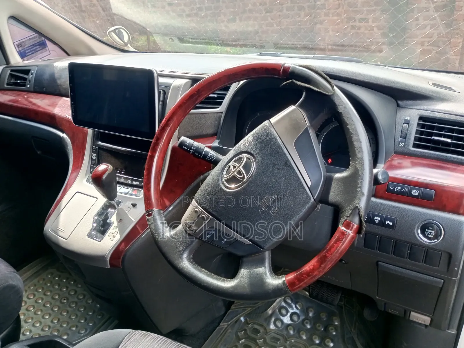 Toyota Vellfire 2009 White