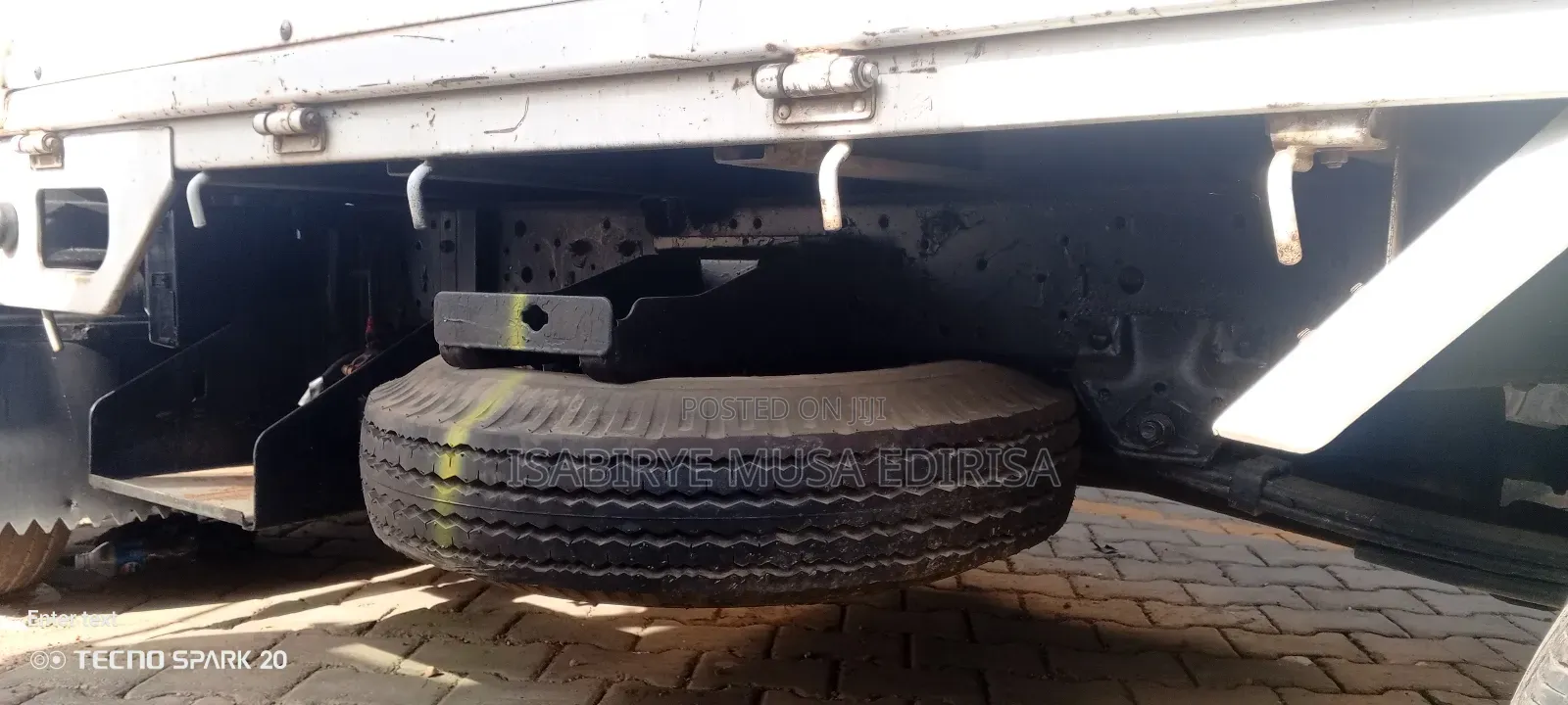 Isuzu Track Small Tye 4 B E 1