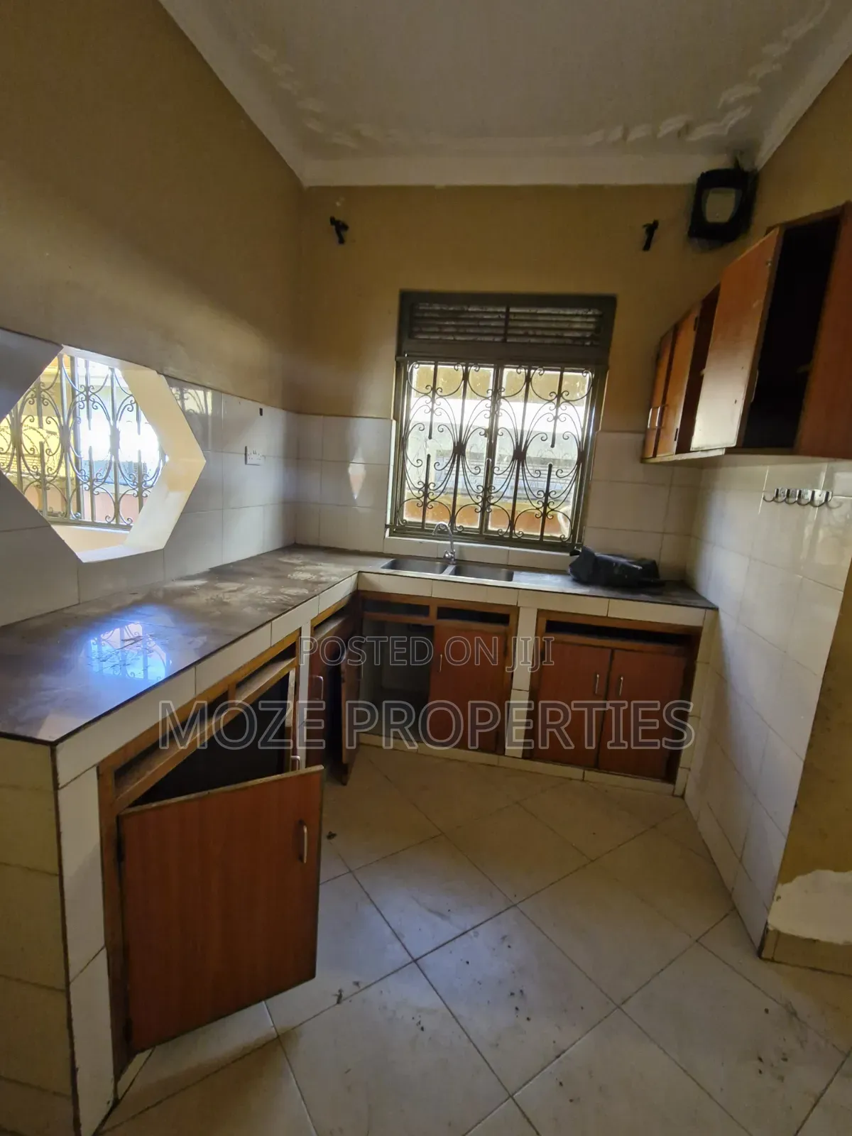 3bdrm Bungalow in Kyaliwajala Kira., Central Division for rent