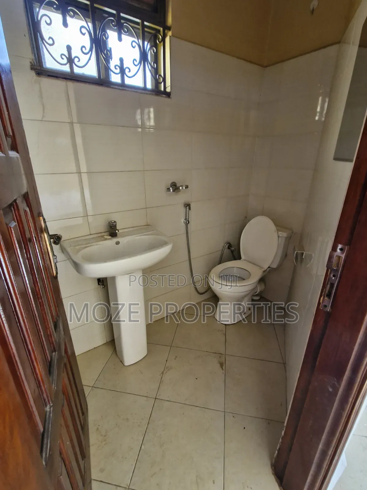 3bdrm Bungalow in Kyaliwajala Kira., Central Division for rent