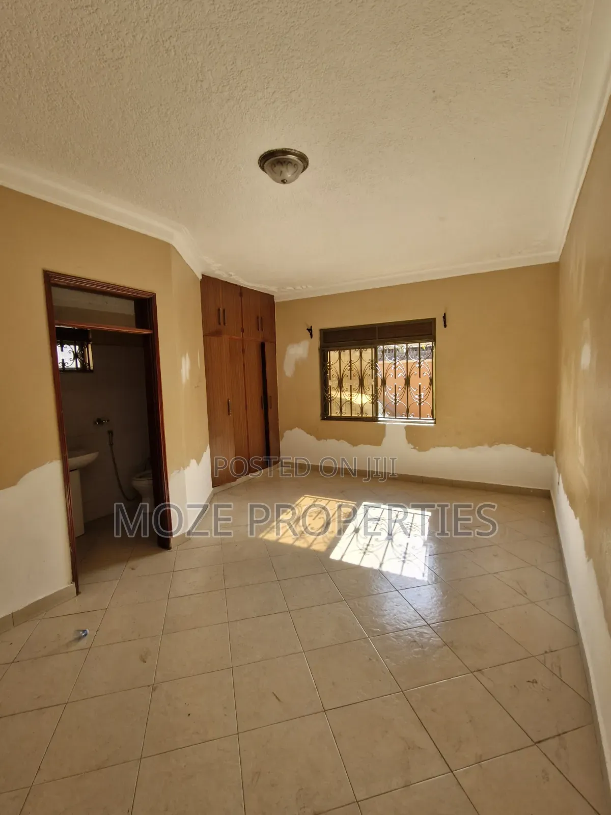 3bdrm Bungalow in Kyaliwajala Kira., Central Division for rent