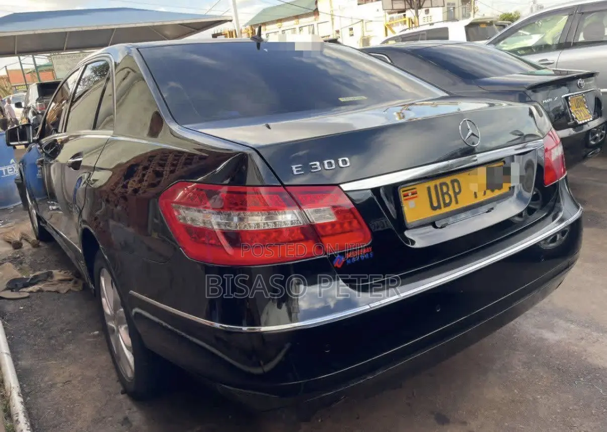 Mercedes-Benz E300 2010 Black