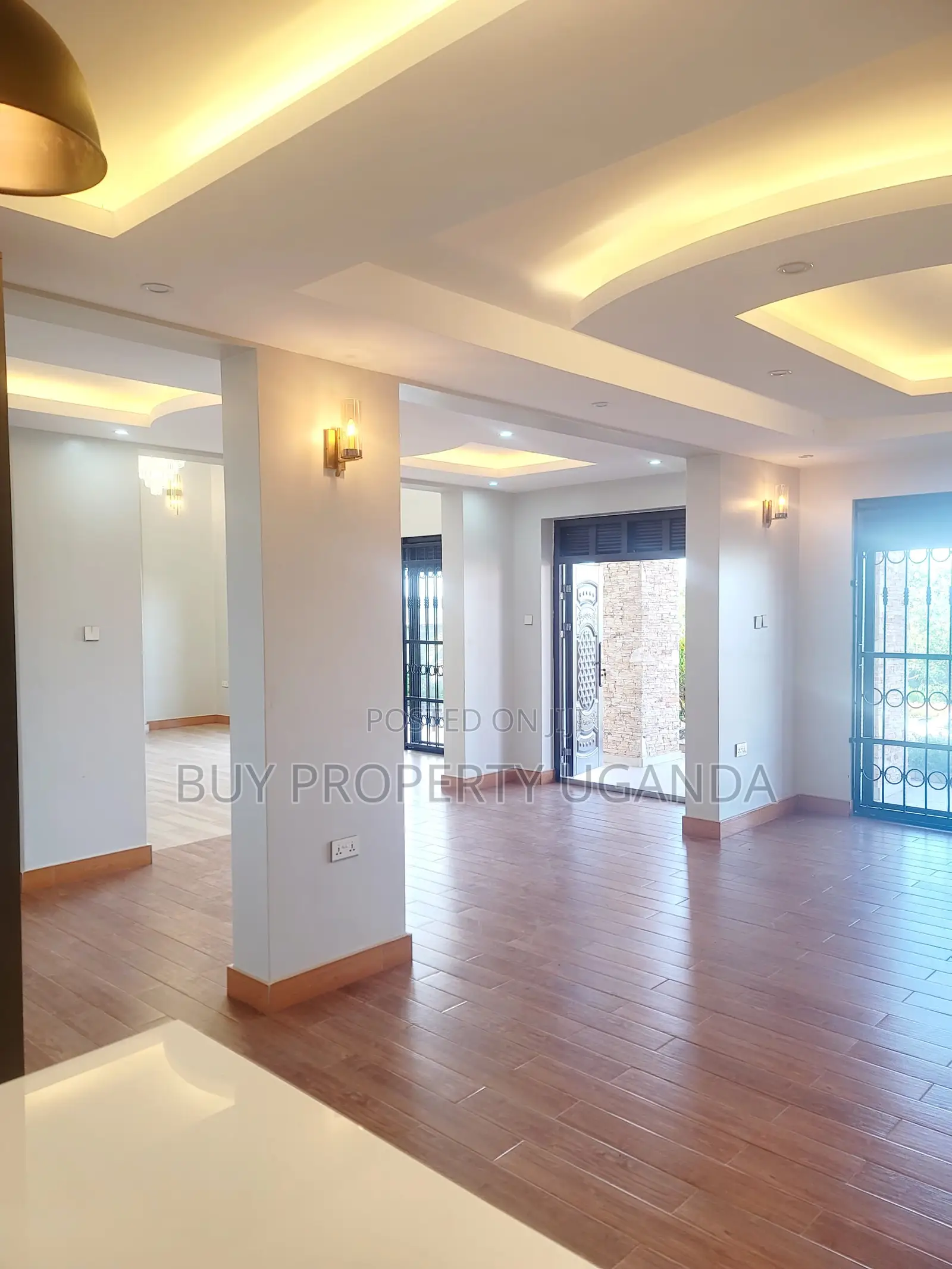 5bdrm Mansion in Katabi for sale