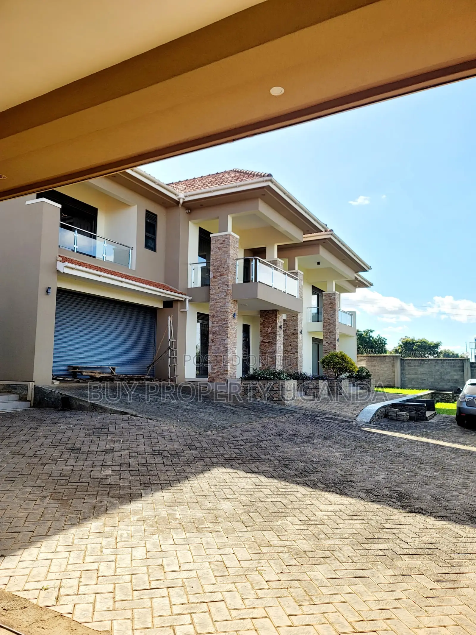 5bdrm Mansion in Katabi for sale
