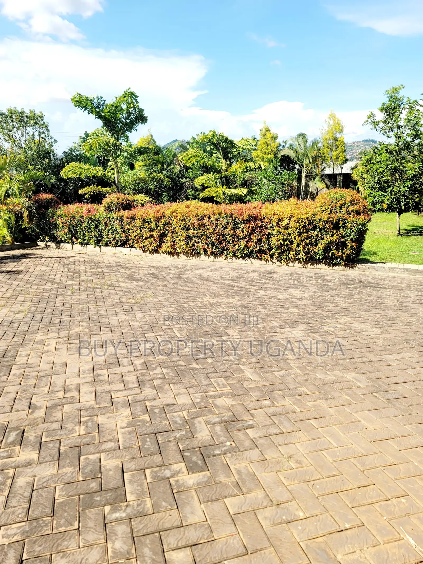 5bdrm Mansion in Katabi for sale
