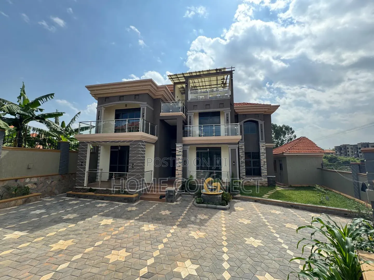 7bdrm Duplex in Lubowa Hill, Central Division for sale
