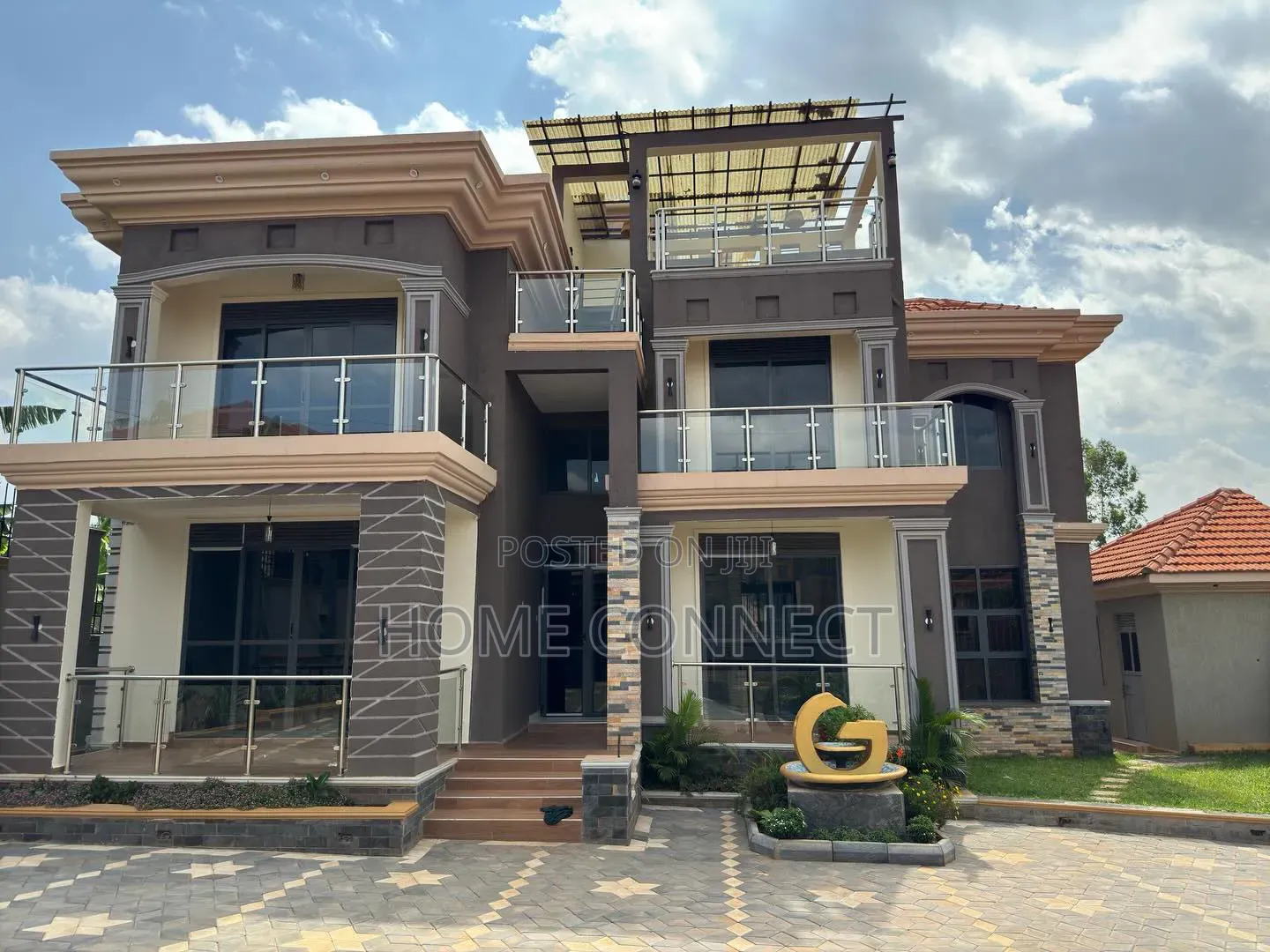 7bdrm Duplex in Lubowa Hill, Central Division for sale