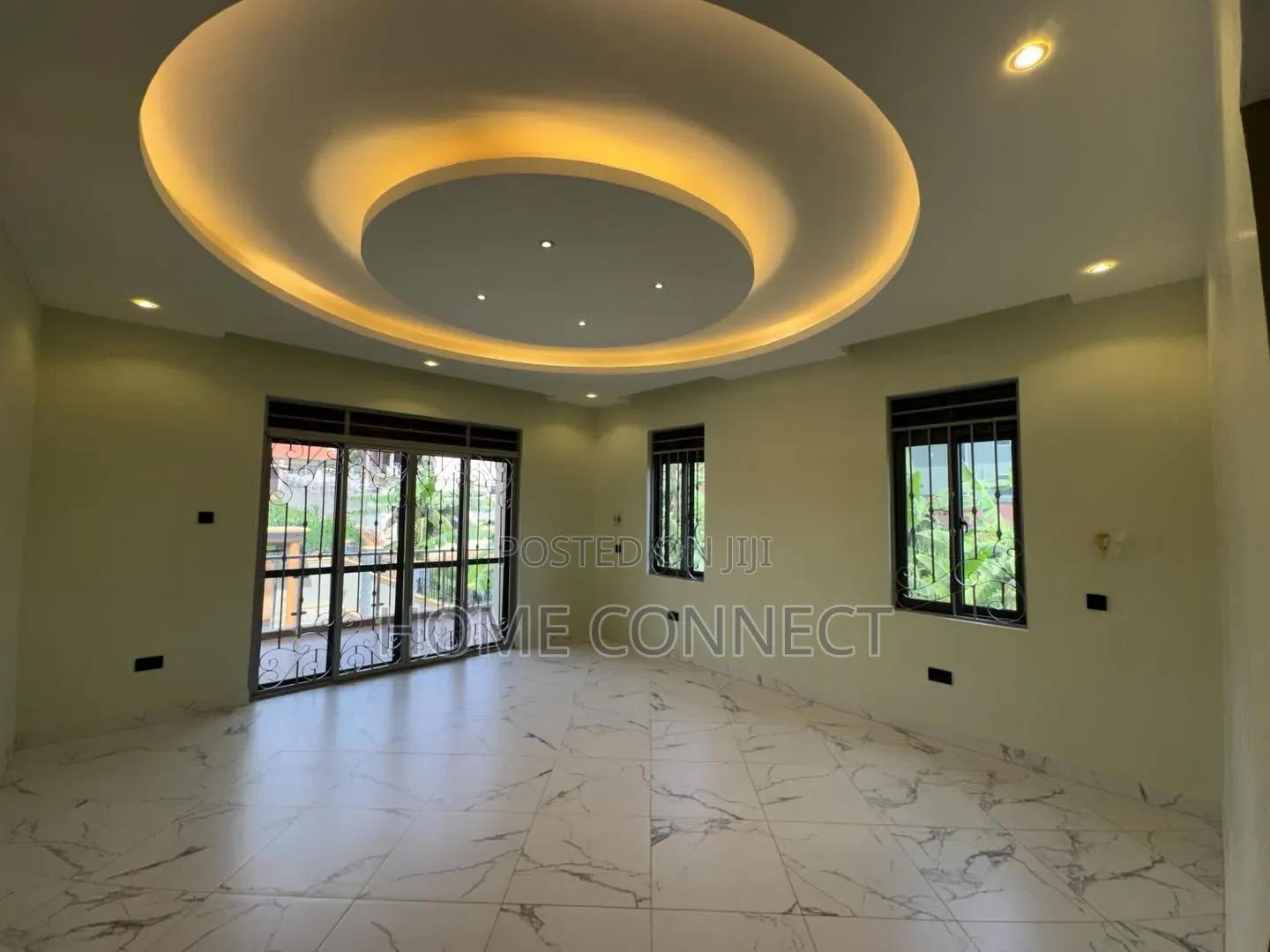 7bdrm Duplex in Lubowa Hill, Central Division for sale