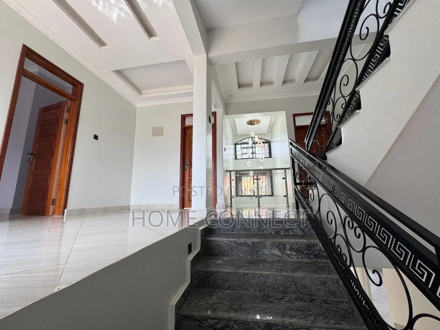 7bdrm Duplex in Lubowa Hill, Central Division for sale