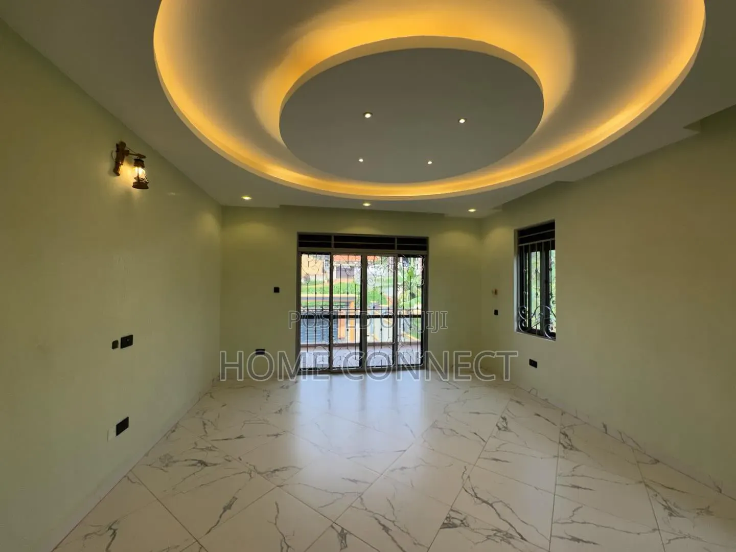 7bdrm Duplex in Lubowa Hill, Central Division for sale