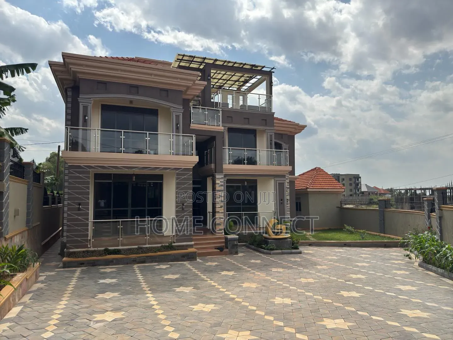7bdrm Duplex in Lubowa Hill, Central Division for sale