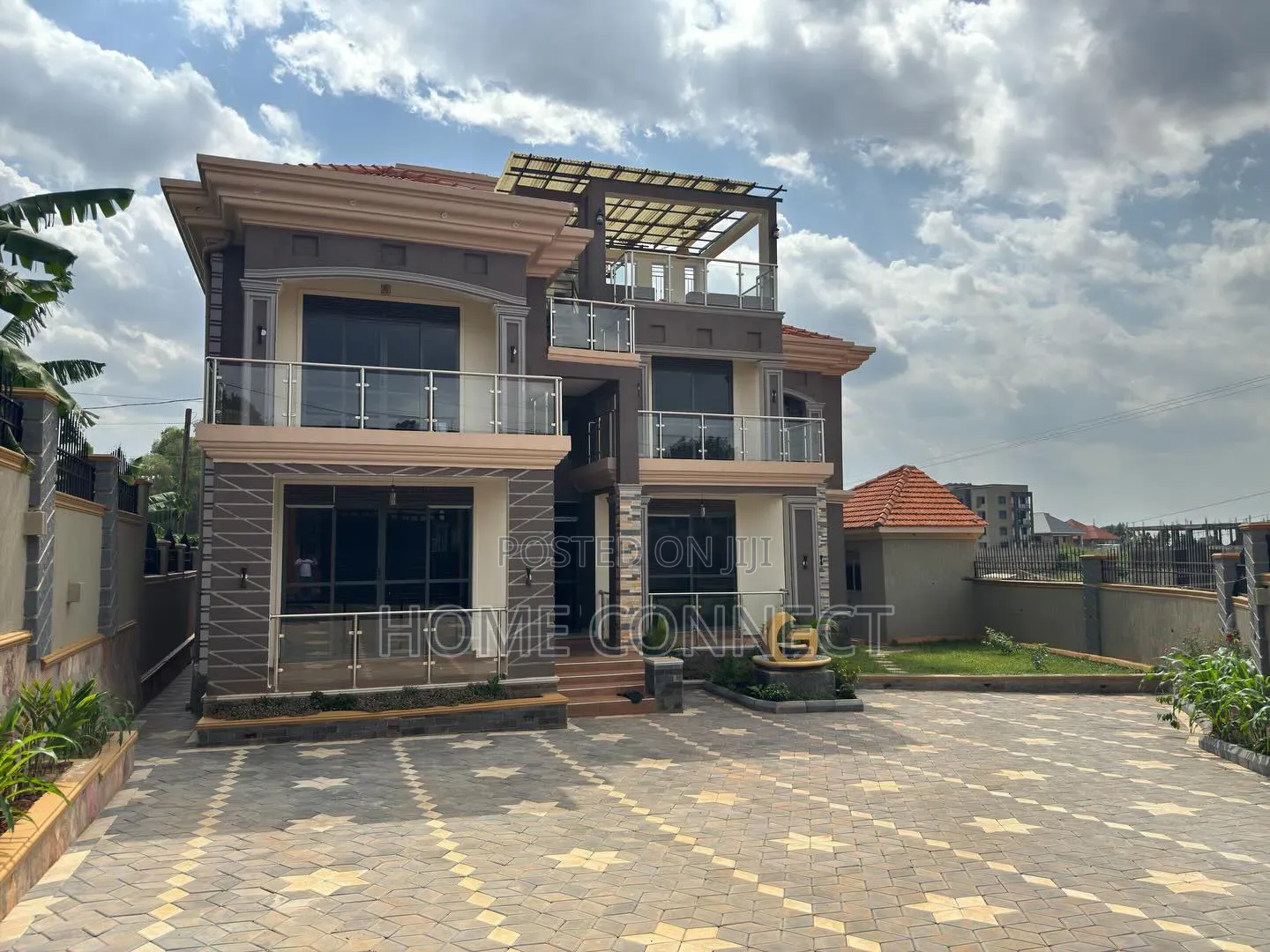 7bdrm Duplex in Lubowa Hill, Central Division for sale