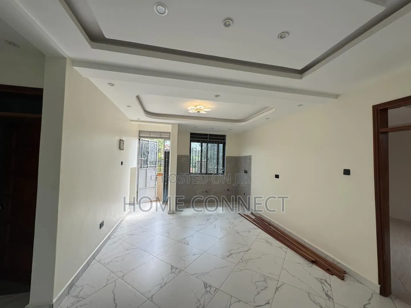 7bdrm Duplex in Lubowa Hill, Central Division for sale