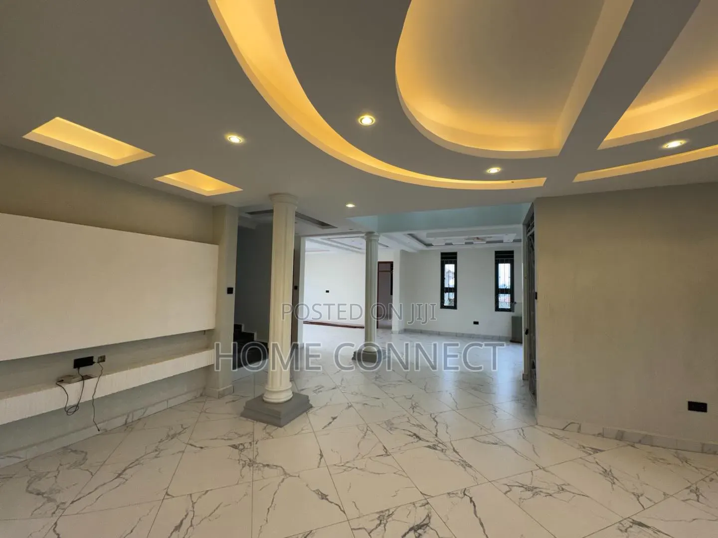 7bdrm Duplex in Lubowa Hill, Central Division for sale