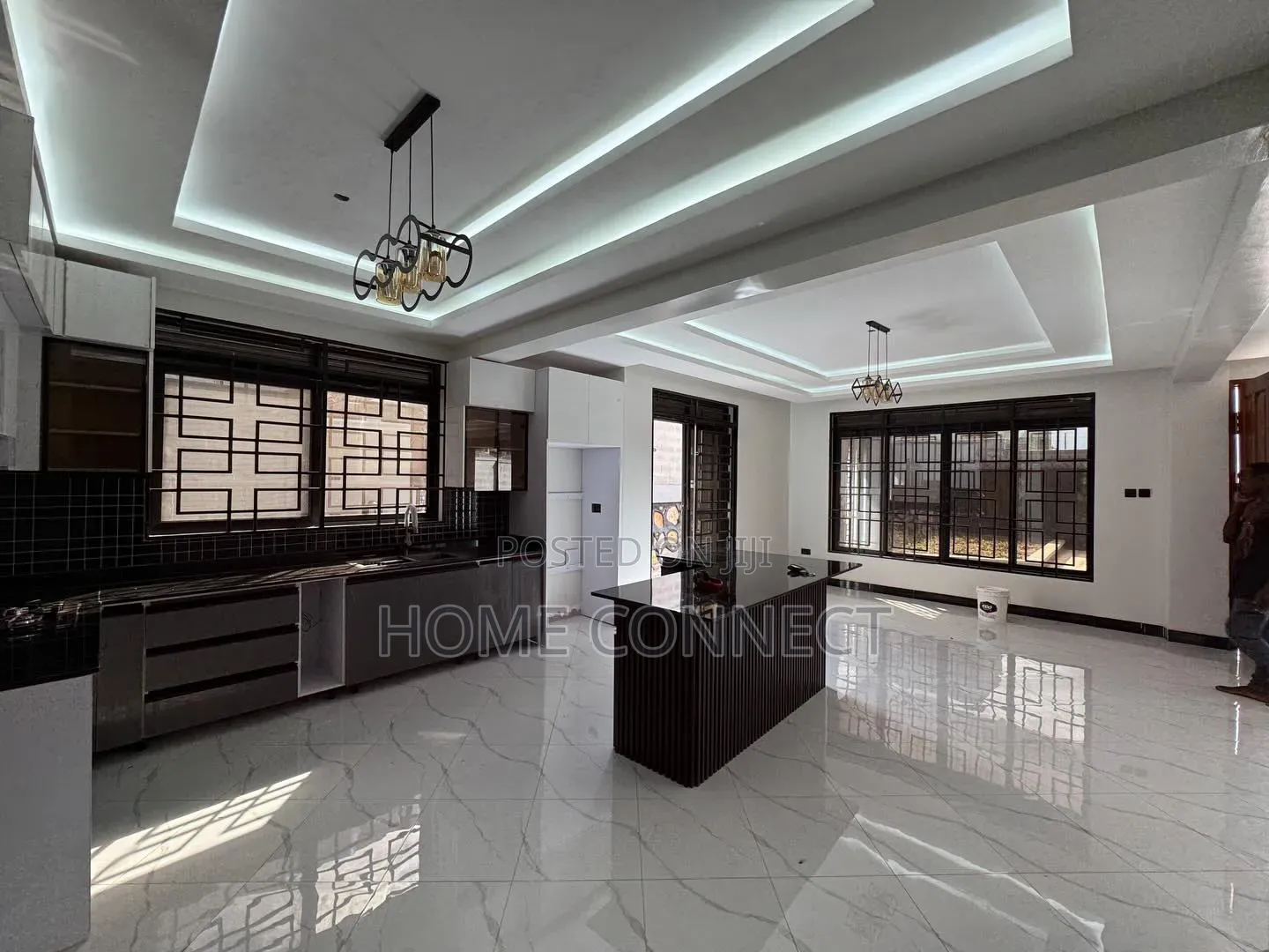 5bdrm Duplex in Serena Kigo, Central Division for sale