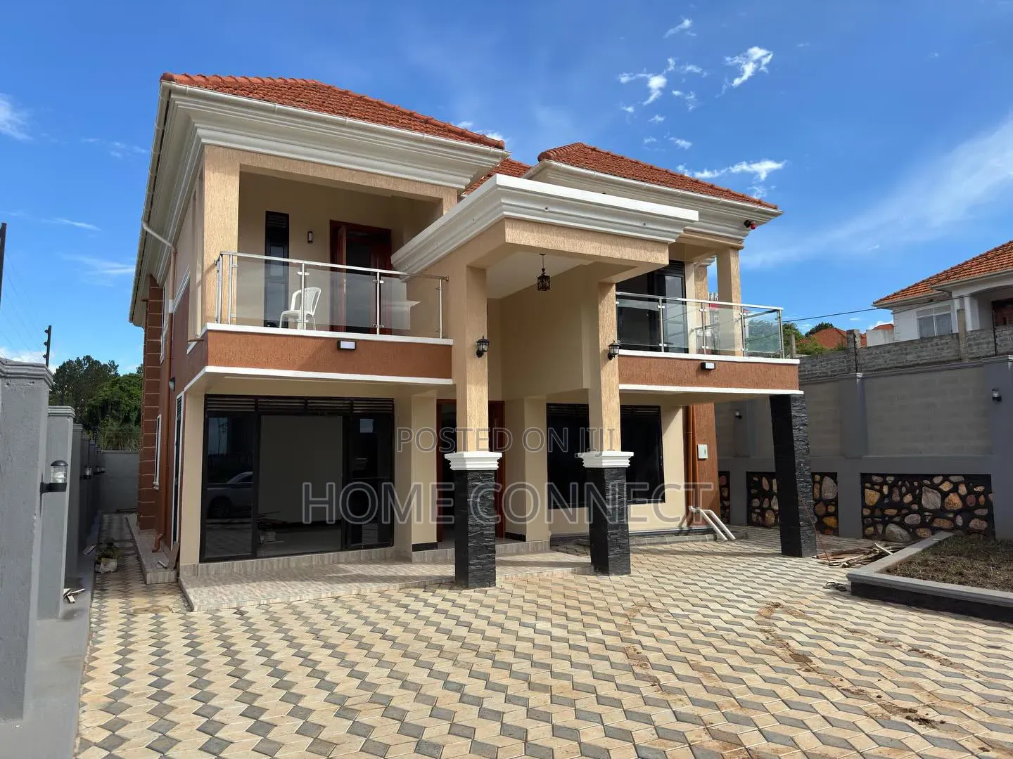 5bdrm Duplex in Serena Kigo, Central Division for sale
