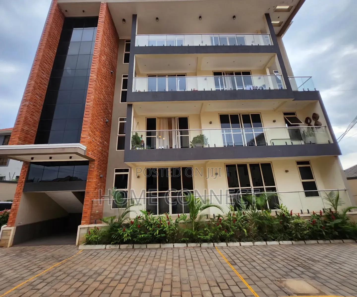 3bdrm Apartment in Muyenga, Central Division for rent