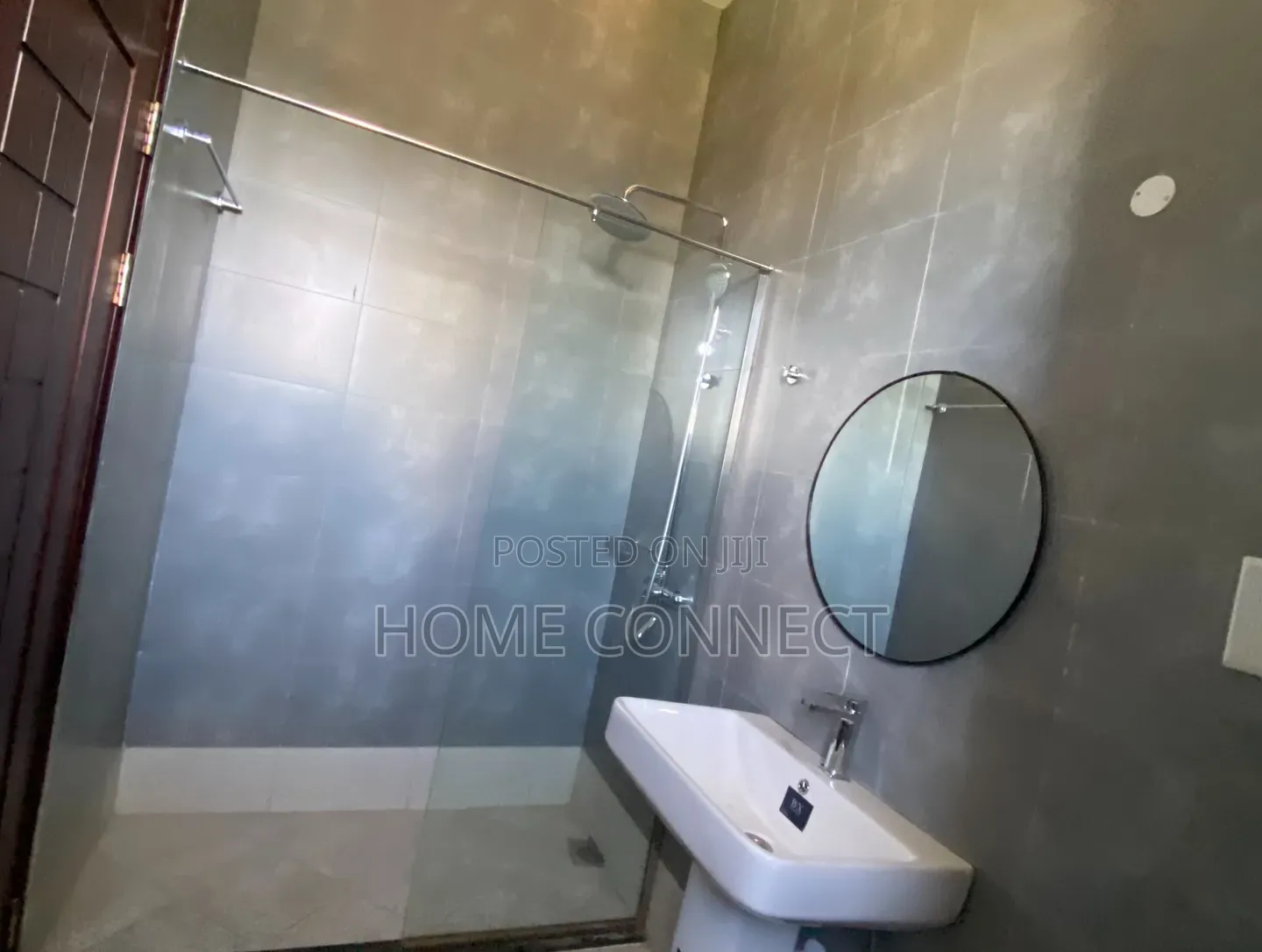 3bdrm Apartment in Muyenga, Central Division for rent