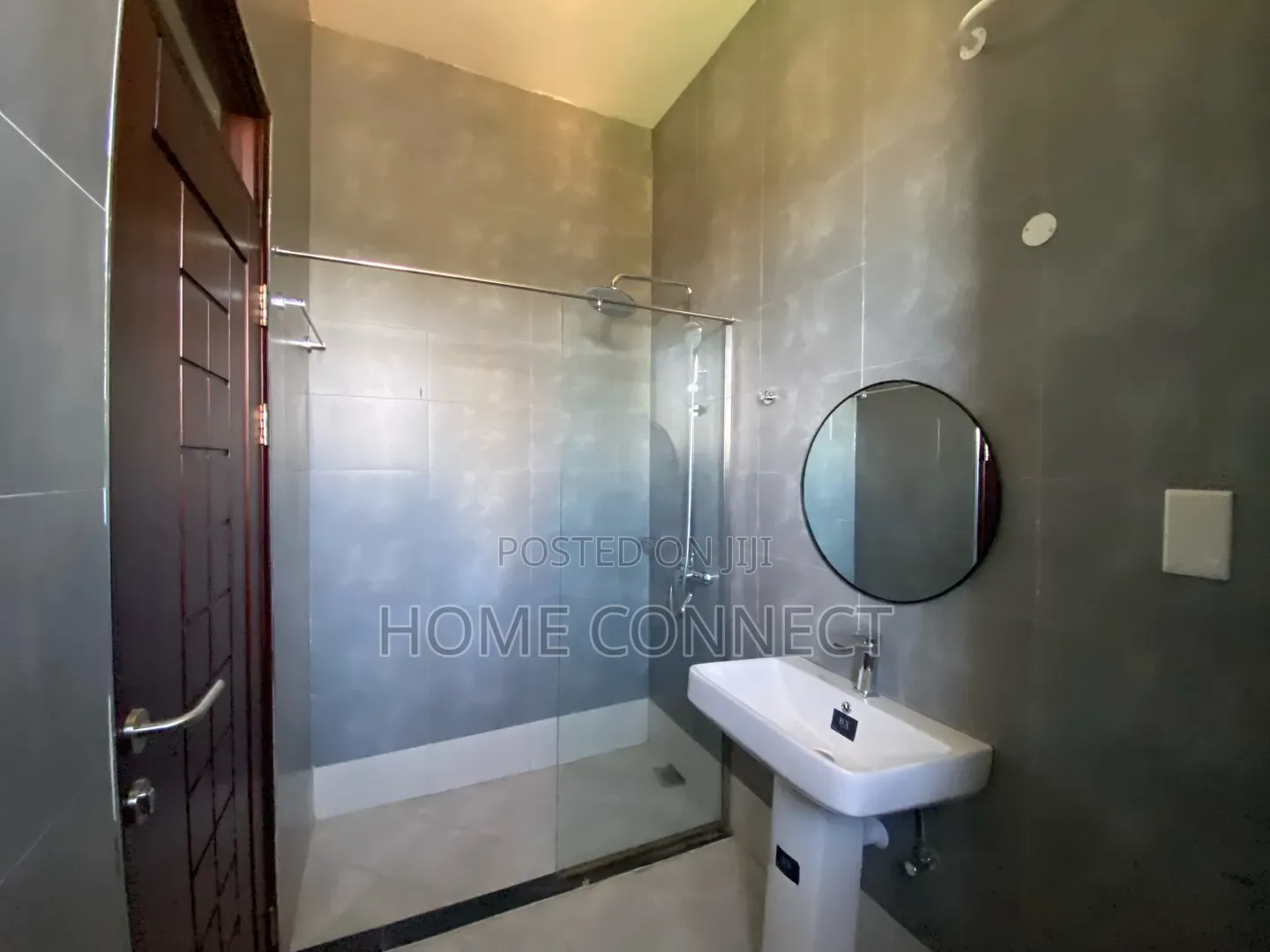 3bdrm Apartment in Muyenga, Central Division for rent