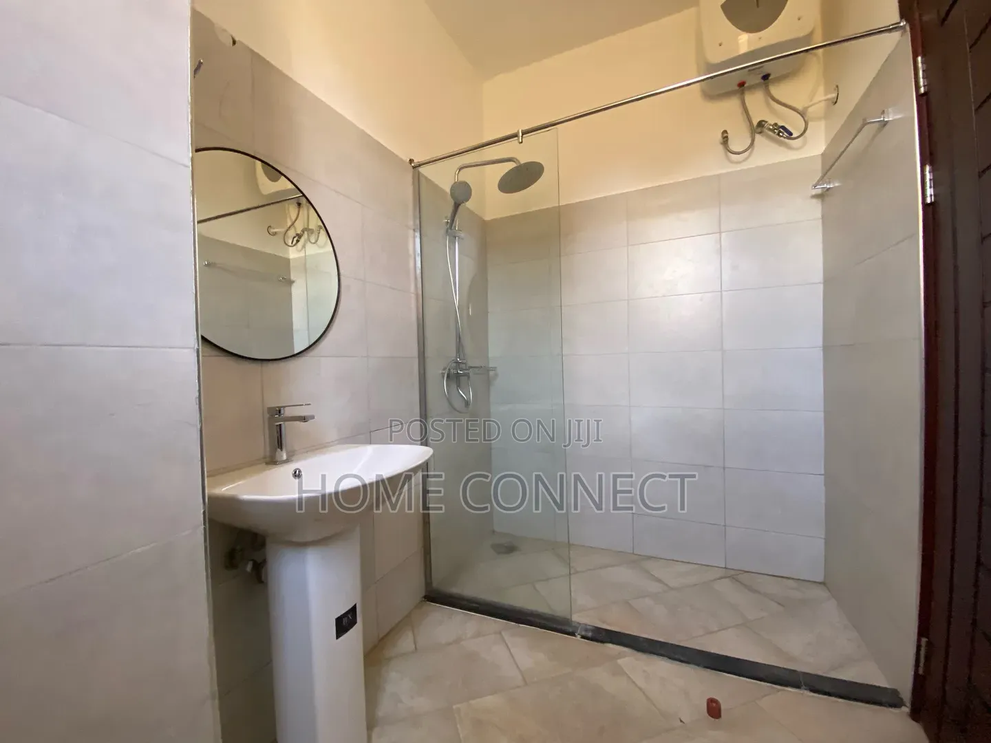 3bdrm Apartment in Muyenga, Central Division for rent