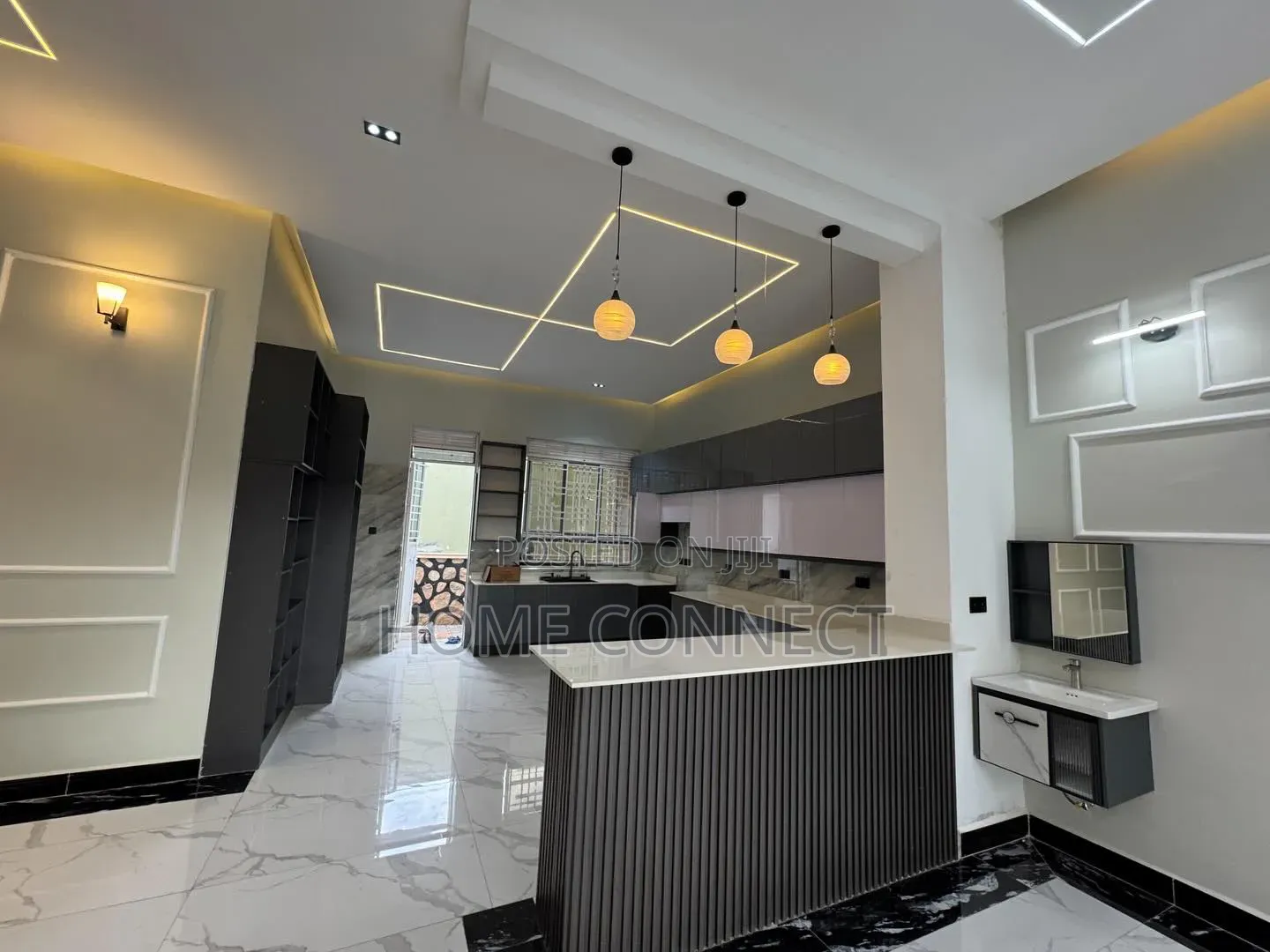 4bdrm Apartment in Kira Mamerito Rd, Central Division for sale