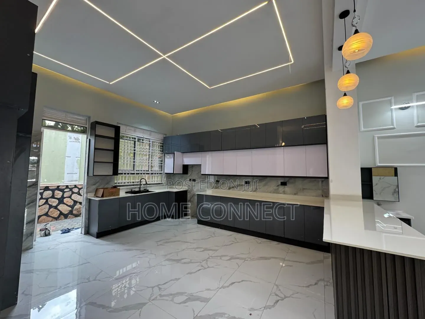 4bdrm Apartment in Kira Mamerito Rd, Central Division for sale
