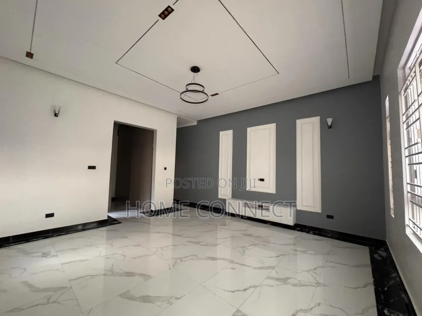 4bdrm Apartment in Kira Mamerito Rd, Central Division for sale