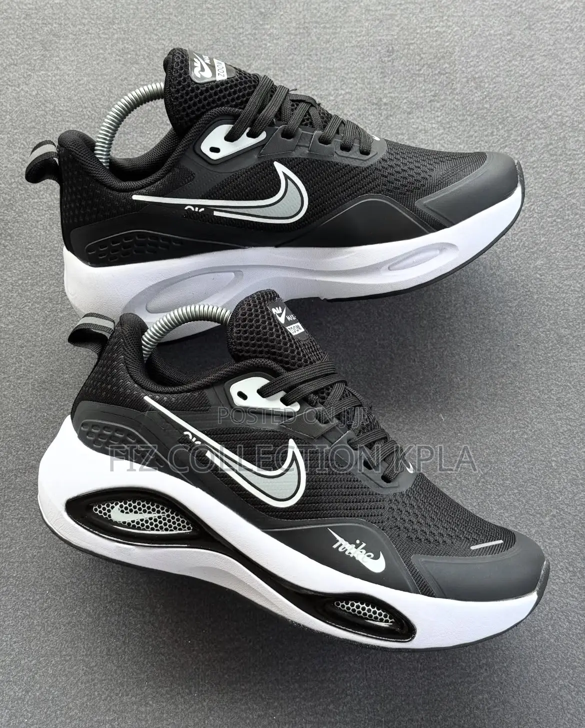 Street Contrast Nike Duo