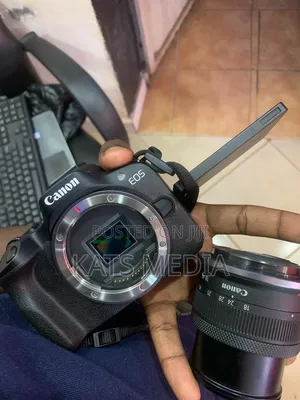 Canon Camera M50