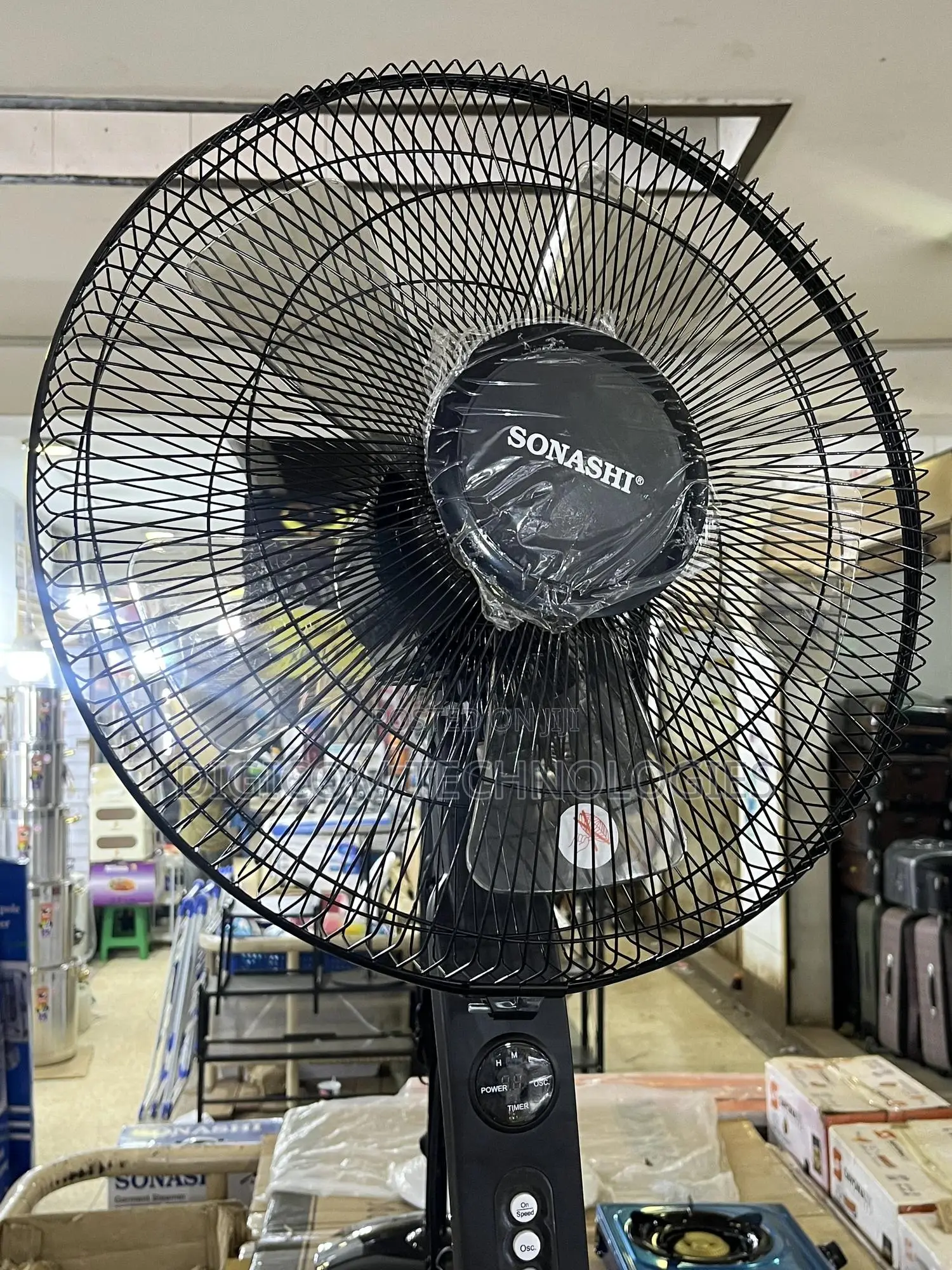 Sonashi Wall/Stand Fan With Remote