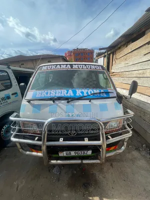 Toyota HiAce 2001 White