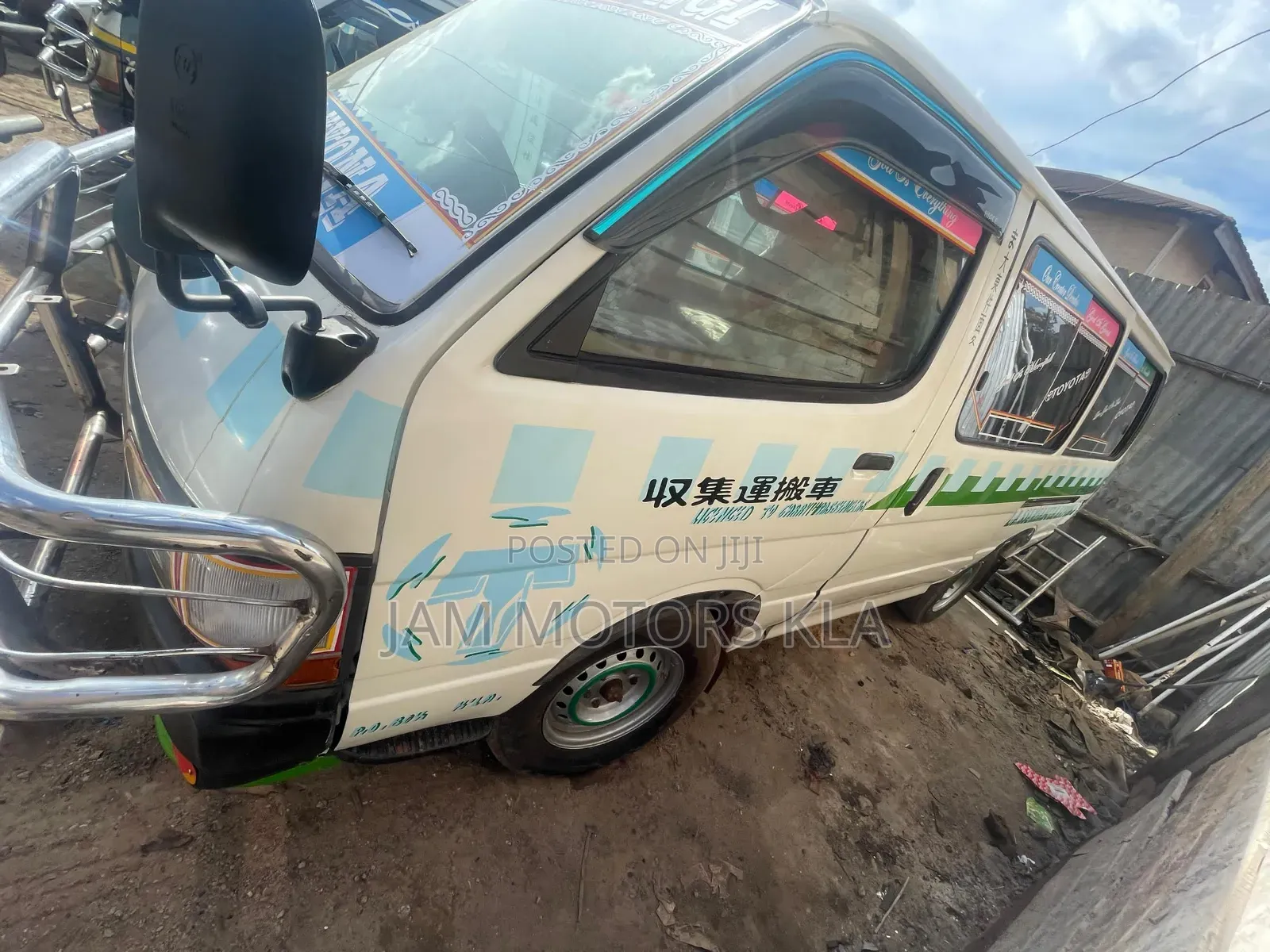 Toyota HiAce 2001 White