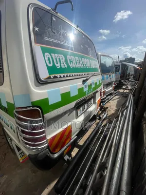 Toyota HiAce 2001 White