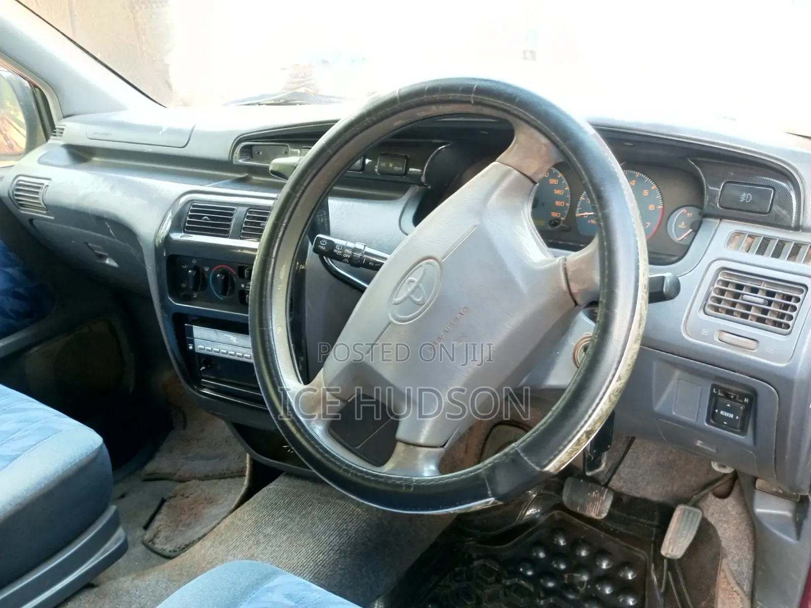 Toyota Noah 2001 Red