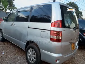 Toyota Noah 2006 Silver