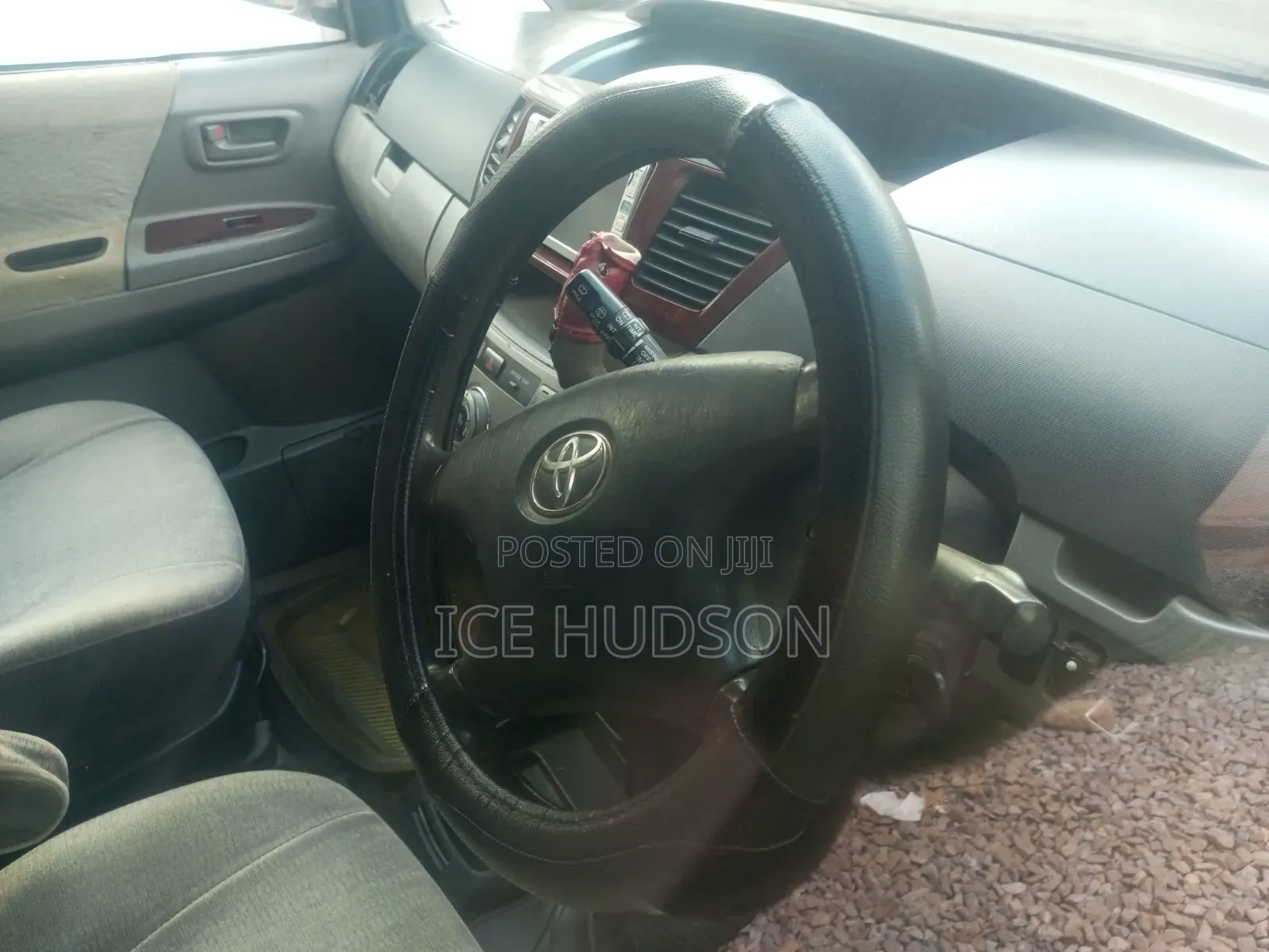 Toyota Noah 2006 Silver