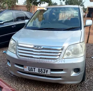 Toyota Noah 2006 Silver