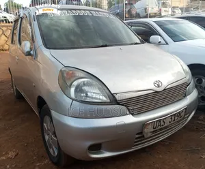 Toyota Fun Cargo 2003 Gray