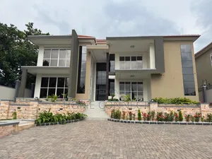 7bdrm Duplex in Lubowa Hill, Central Division for sale