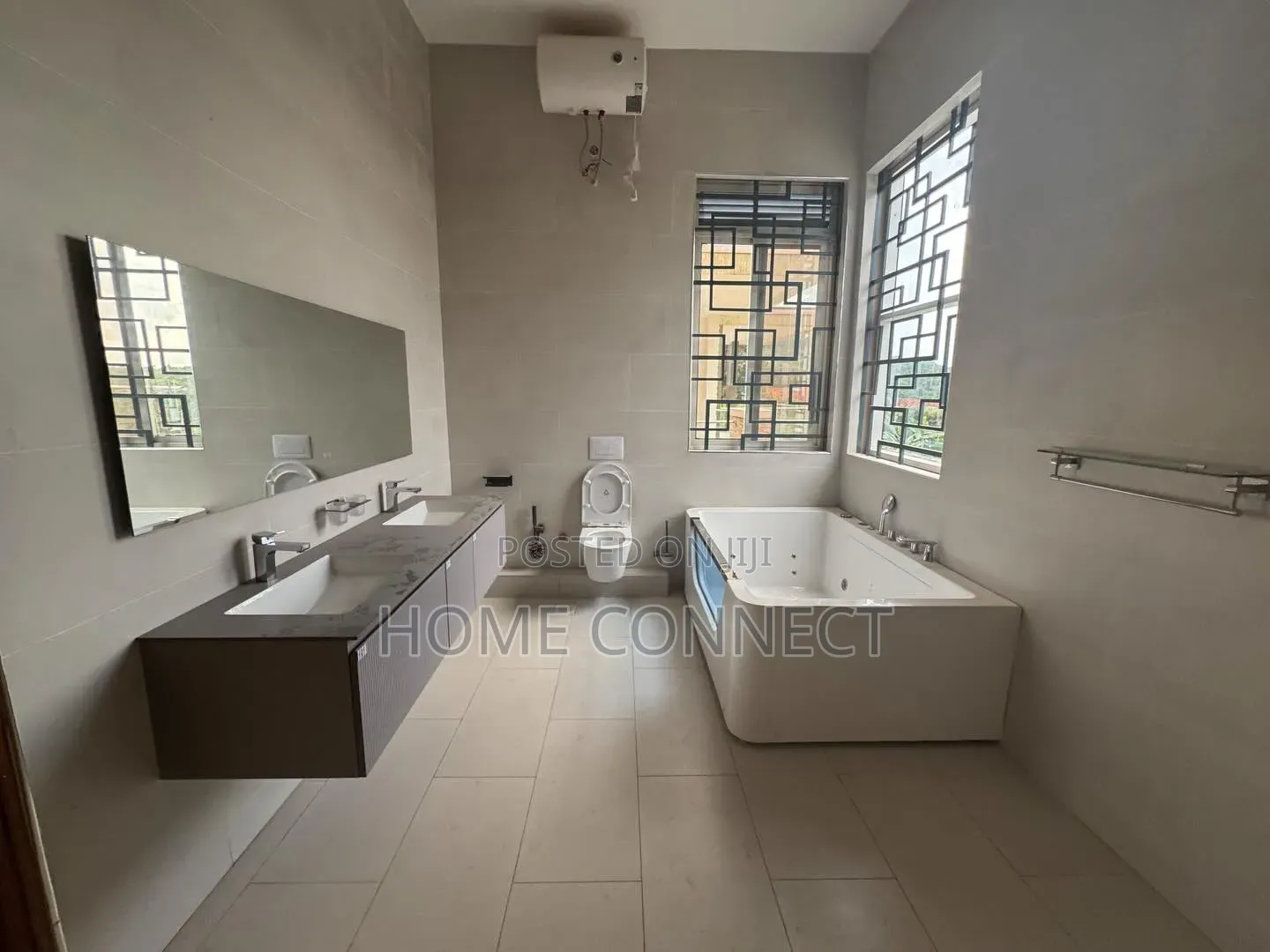 7bdrm Duplex in Lubowa Hill, Central Division for sale