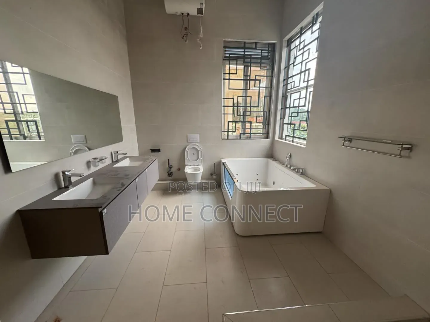7bdrm Duplex in Lubowa Hill, Central Division for sale