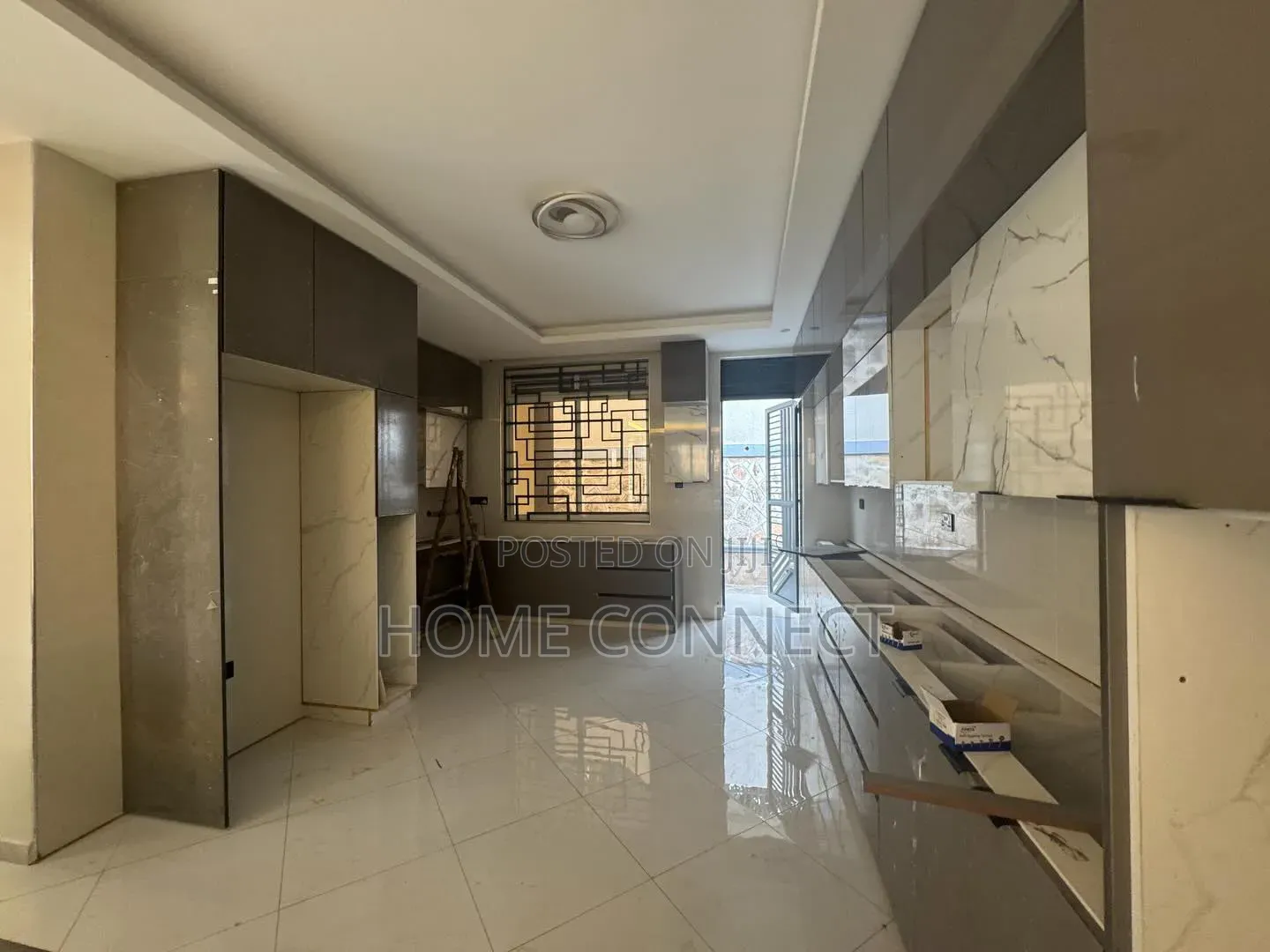 7bdrm Duplex in Lubowa Hill, Central Division for sale