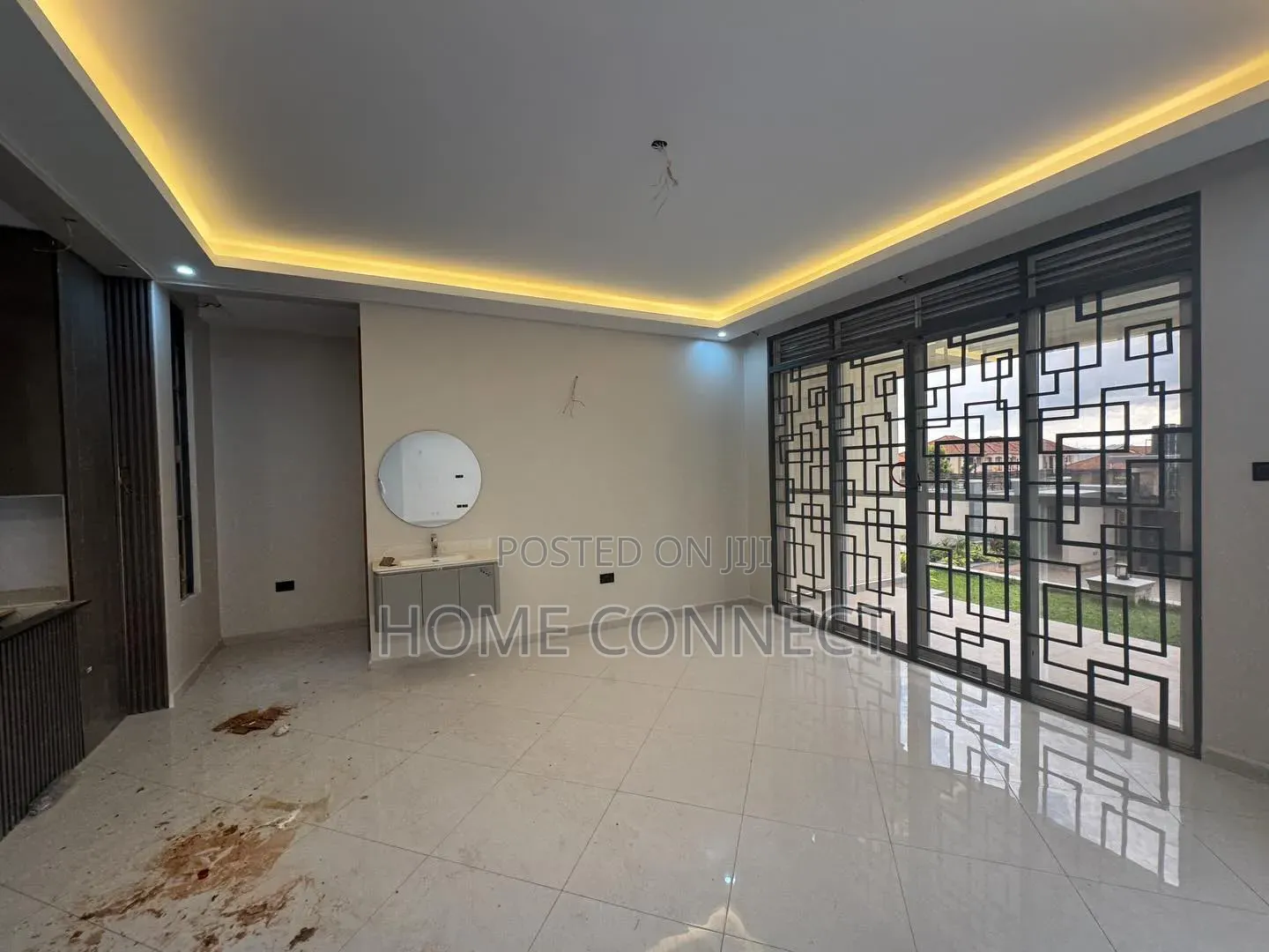 7bdrm Duplex in Lubowa Hill, Central Division for sale